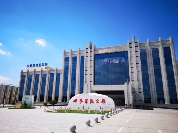 公司首批建成7家奶山羊养殖牧场，为草莓视频软件下载羊奶粉提供更优质奶源